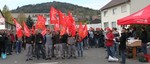 Mit Pfiffen und Buhrufen demonstrierten rund 150 Mitarbeiter der Firma Lauda gegen das Sparpaket